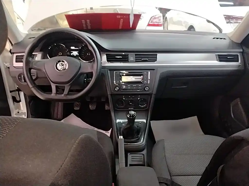 Volkswagen Bora 2018 1.5L Manual Fashion фото 10
