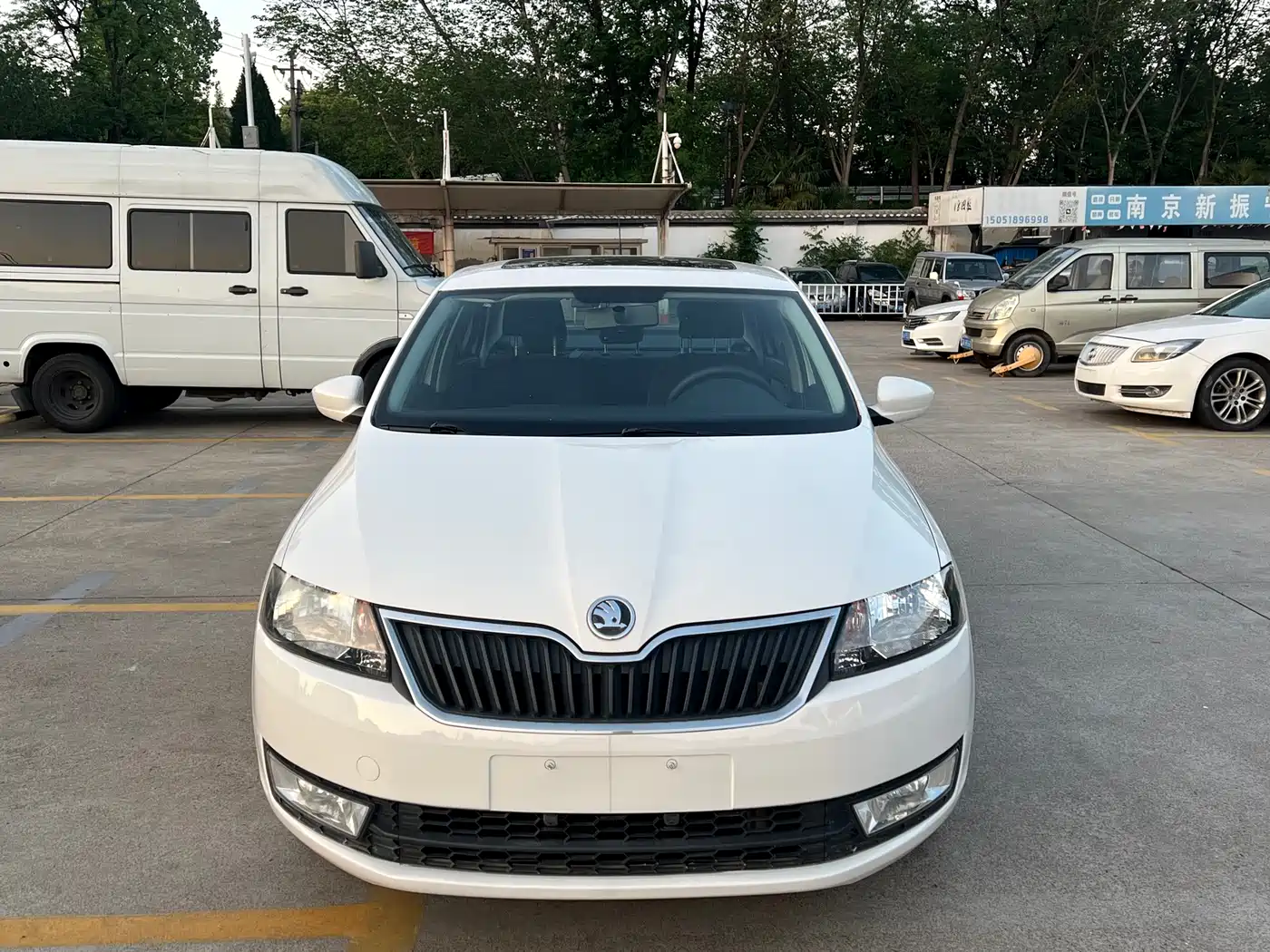 Škoda Rapid 2013 1.6L Manual Smart Selection фото 2