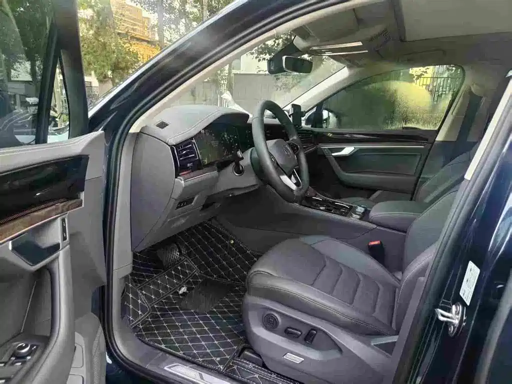 2025 Volkswagen Touareg