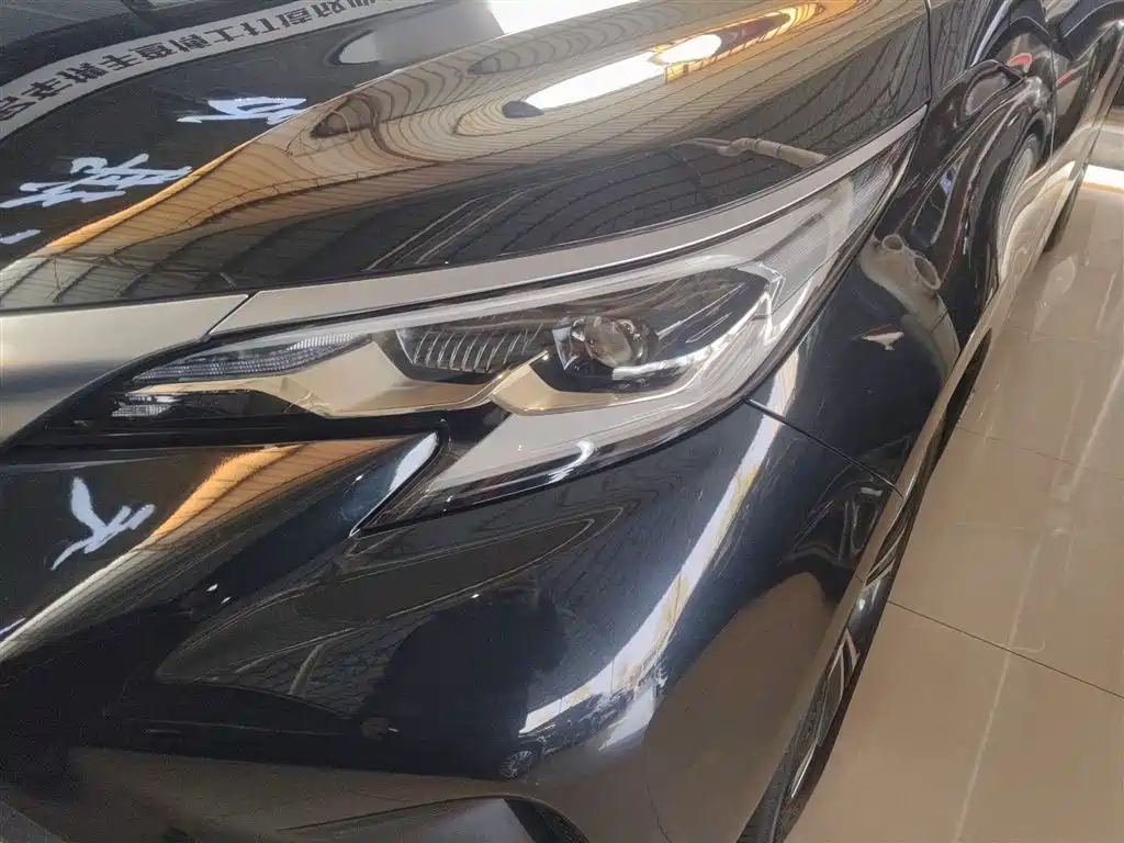 Toyota Granvia 2022 2.5L Hybrid Noble Edition фото 23