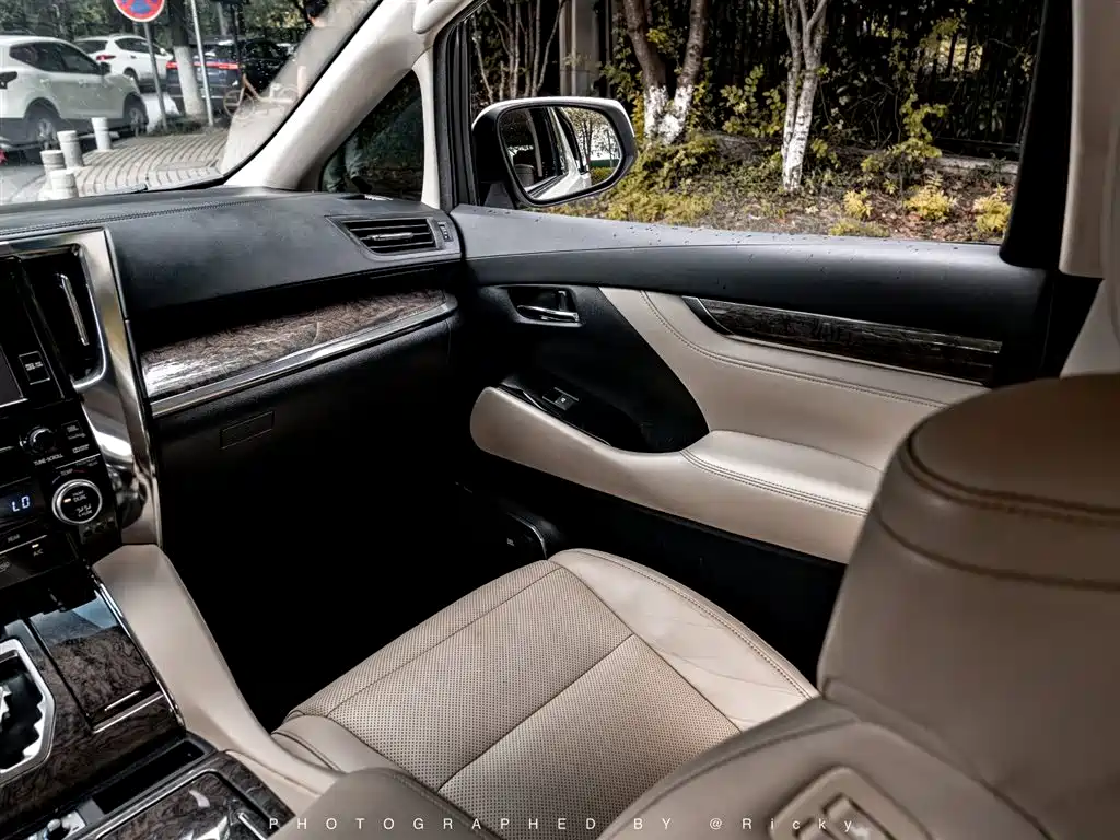 Toyota Alphard 2019 Hybrid 2.5L Premium Edition фото 9