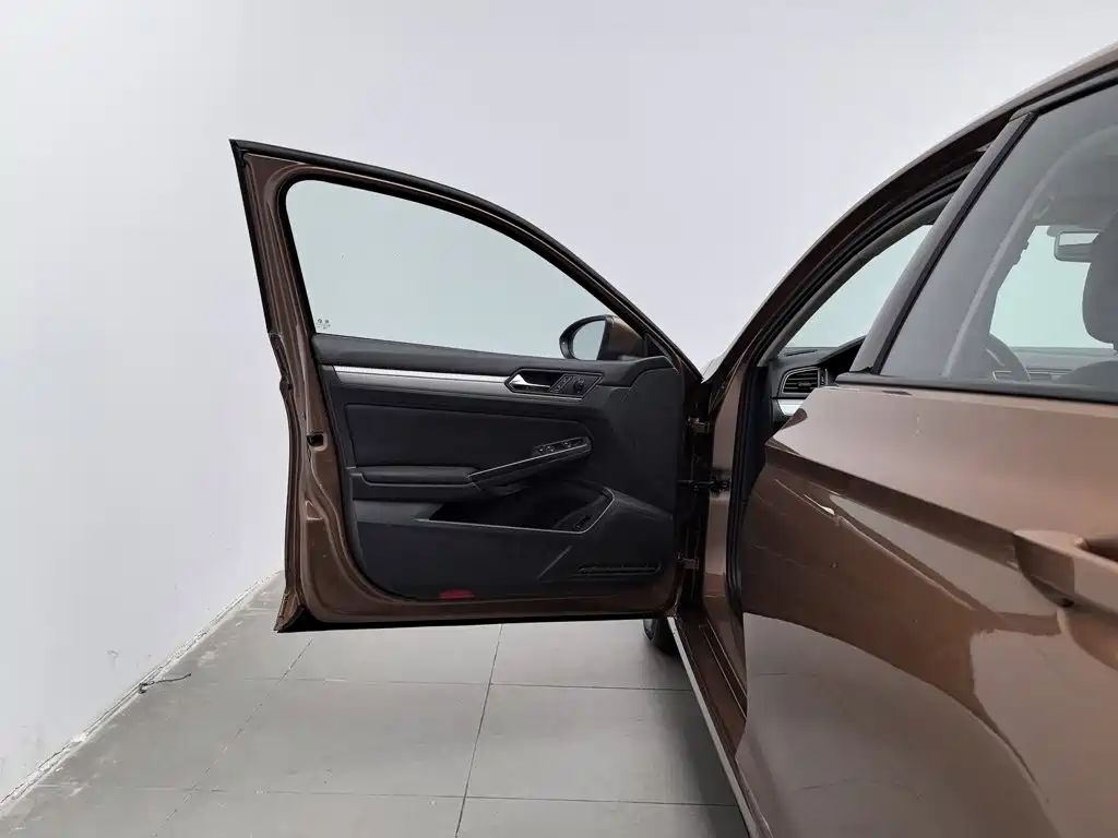 Photo 8 - Volkswagen Lamando