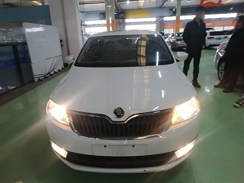 Škoda Rapid 2016 1.6L Automatic Pioneer Edition фото 19