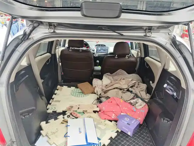 Honda Fit 2011 1.3L Automatic Comfort — фото 5
