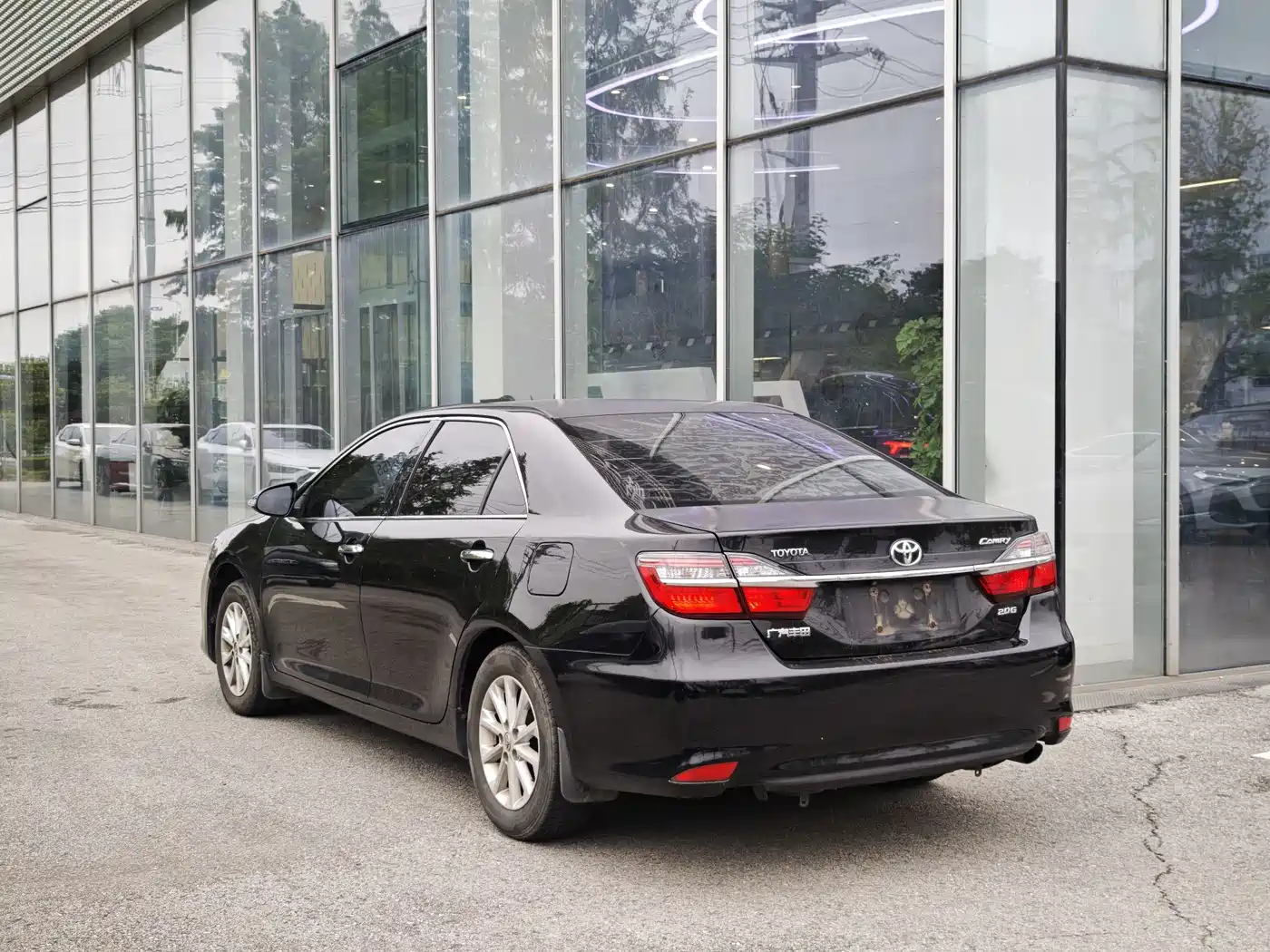 Фото 4 - Toyota Camry