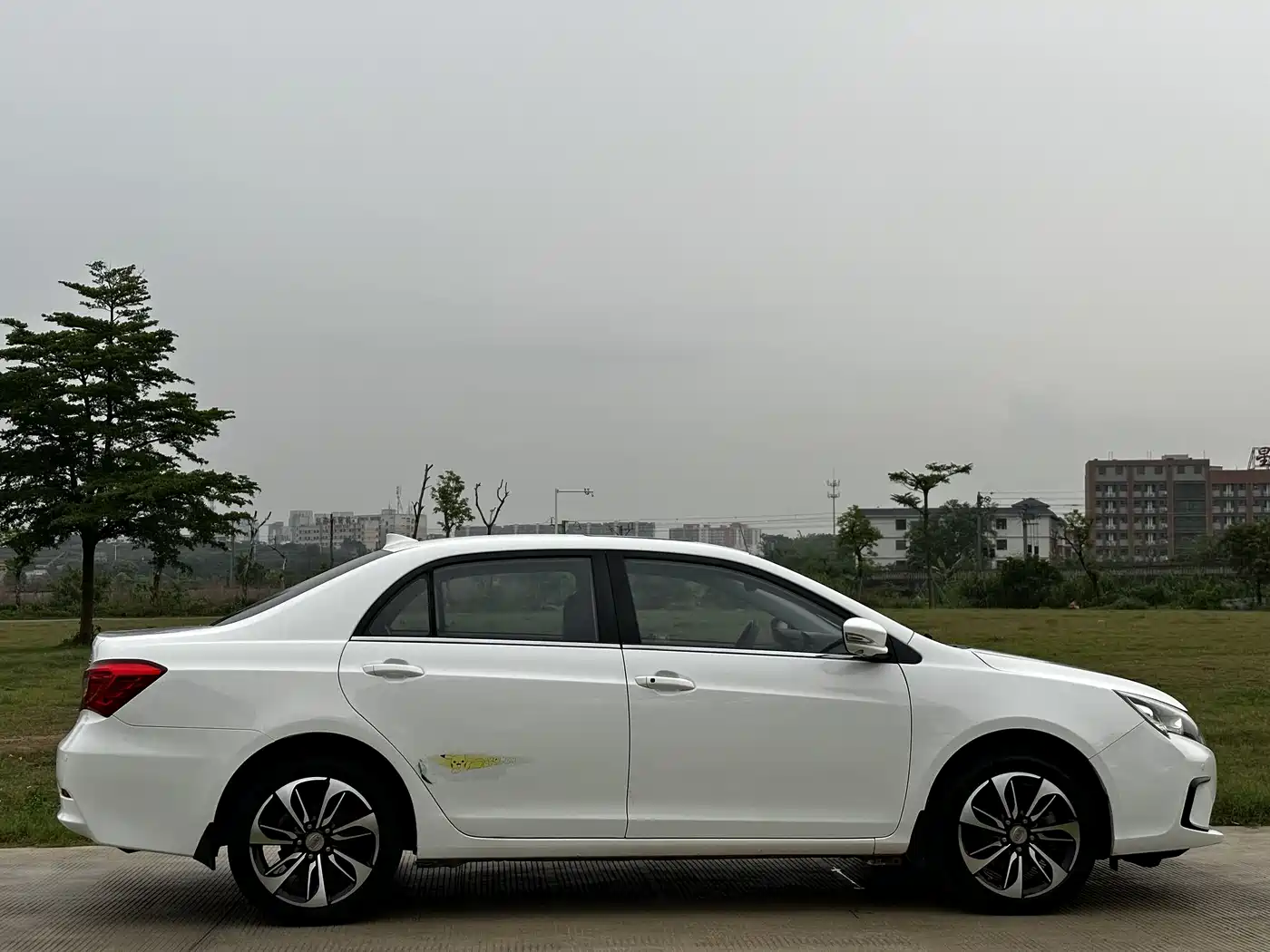 BYD Qin New Energy 2015 1.5T Double Champion Flagship Plus фото 5