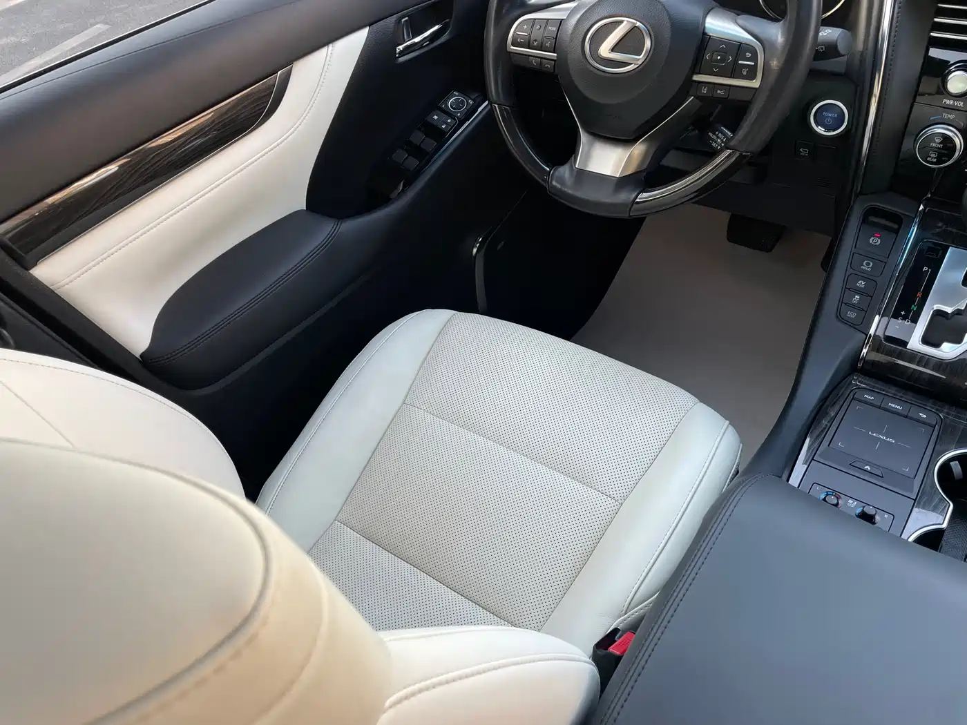 Lexus LM 2020 300h Seven-Seater Elegance Edition фото 16