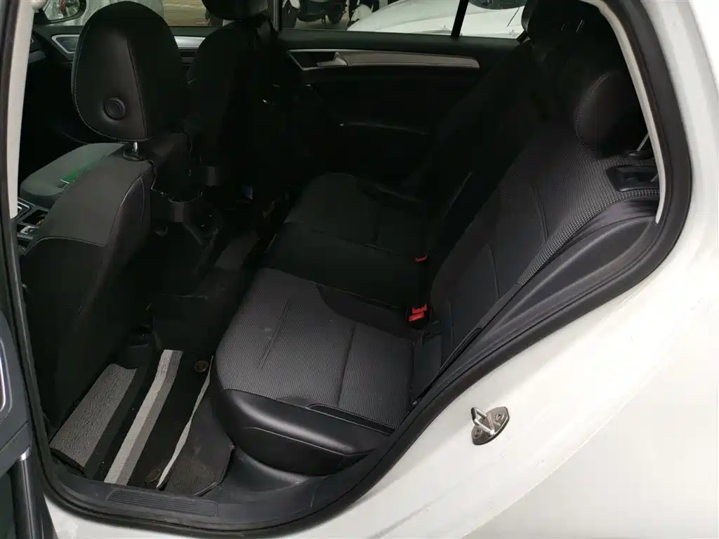 Volkswagen Golf 2018 1.6L Automatic Comfort фото 14