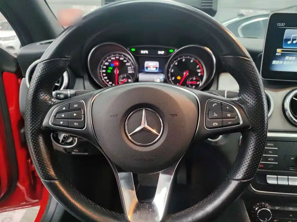 Mercedes-Benz CLA (Import) 2018 CLA 200 Dynamic Edition фото 11