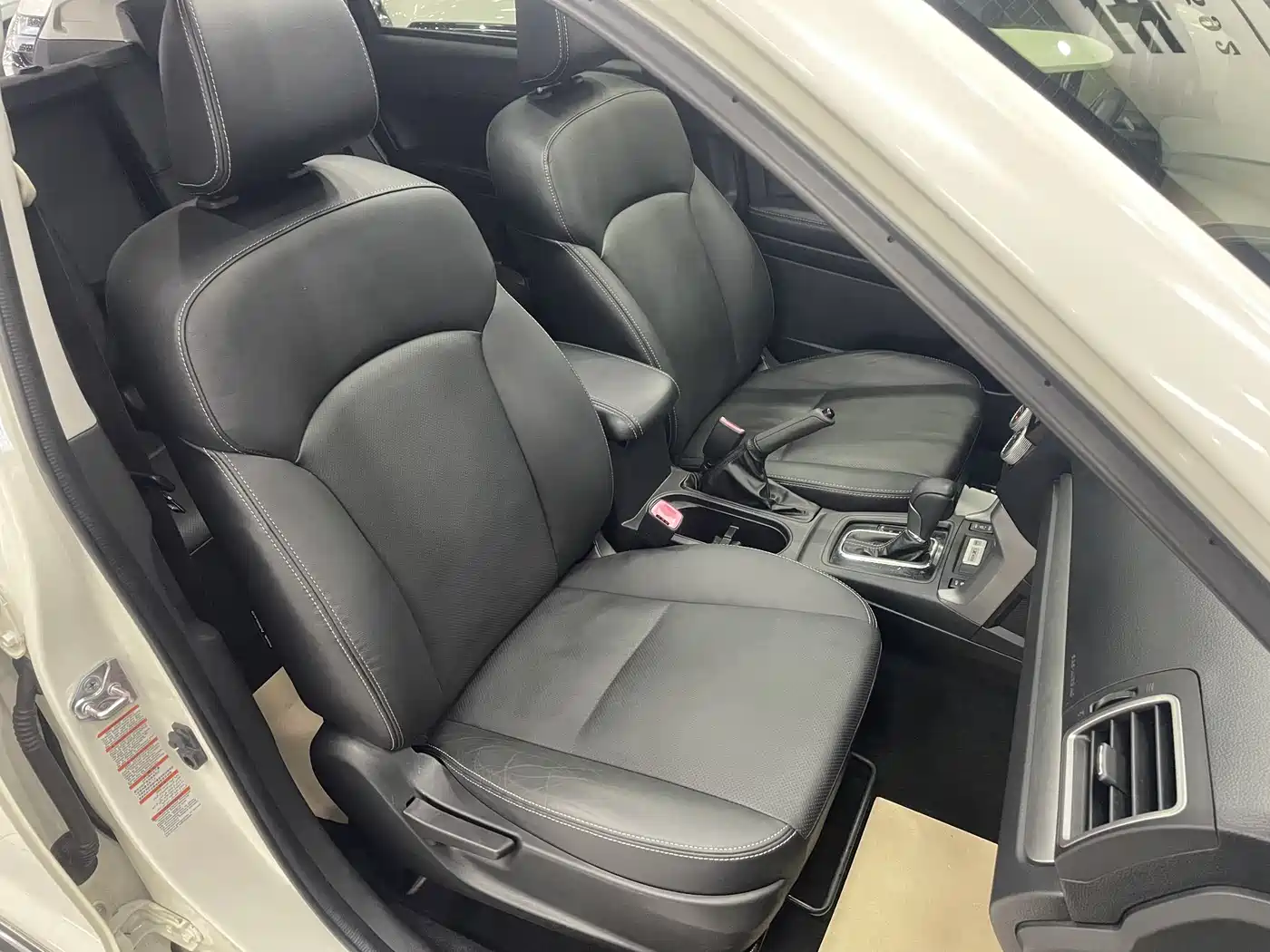 Subaru Forester 2015 2.0i Special Commemorative Edition фото 19