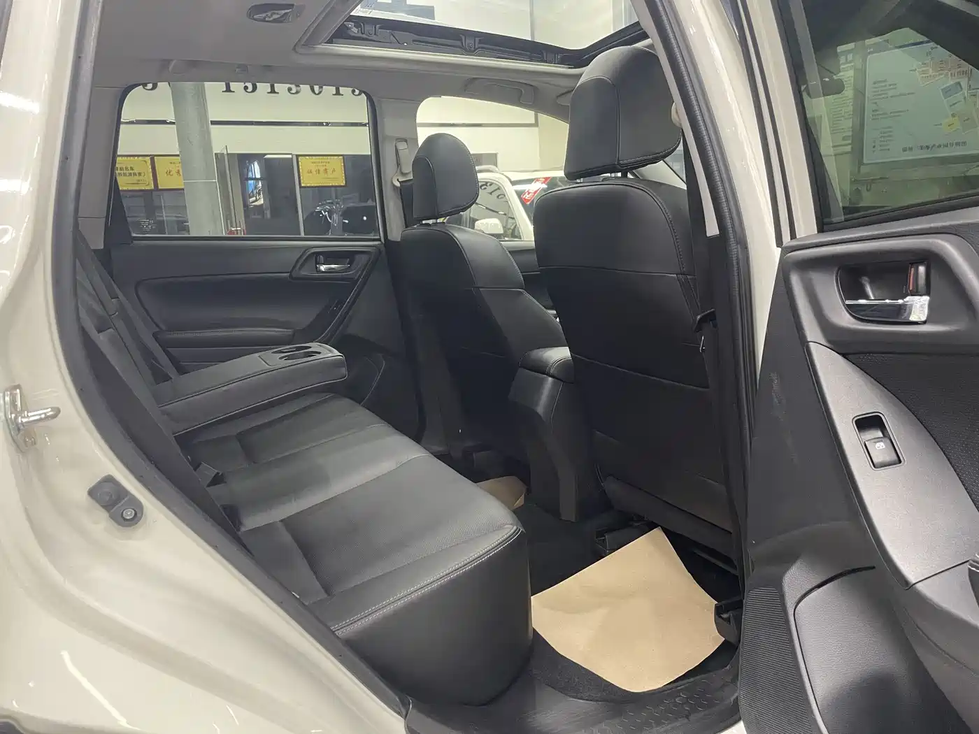Subaru Forester 2015 2.0i Special Commemorative Edition фото 17