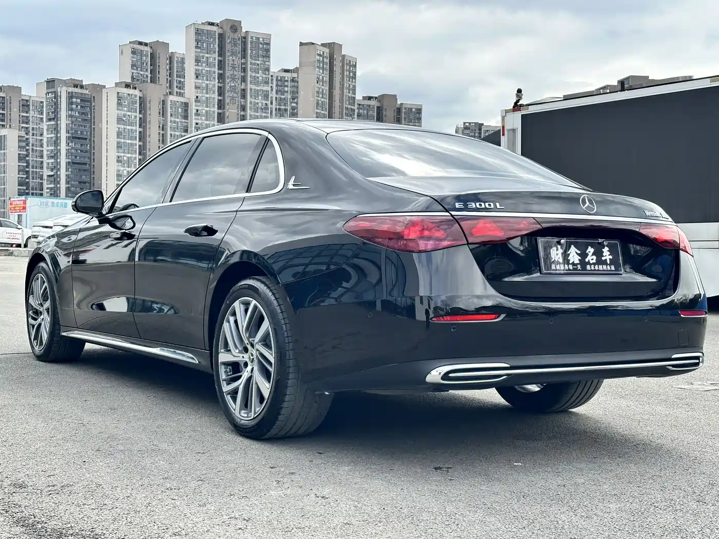 Mercedes-Benz E-Class 2025 E 300 L Fashion фото 16