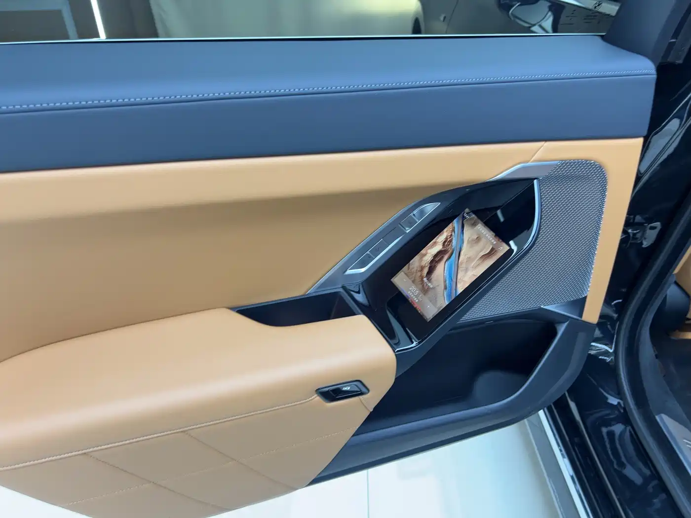 BMW 7 Series 2023 Model 735Li M Sport Package фото 11