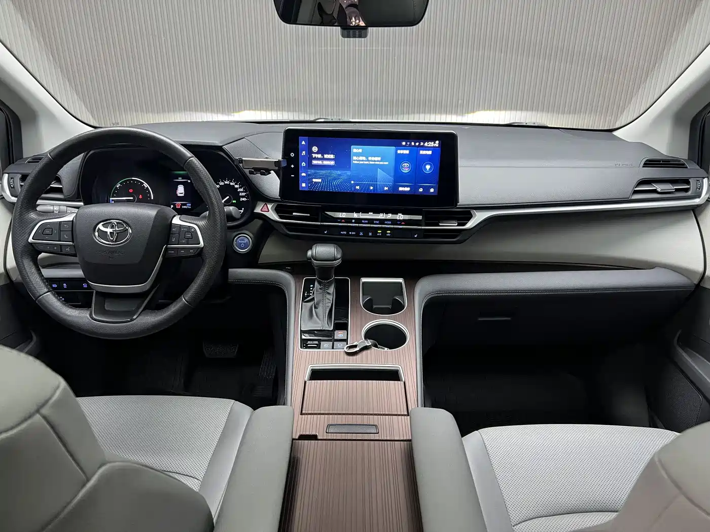 Toyota Granvia 2023 2022 2.5L Hybrid Premium Edition
