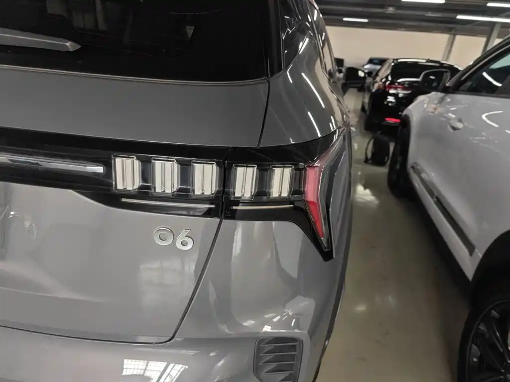 Lynk & Co 06 2020 1.5T Halo фото 8
