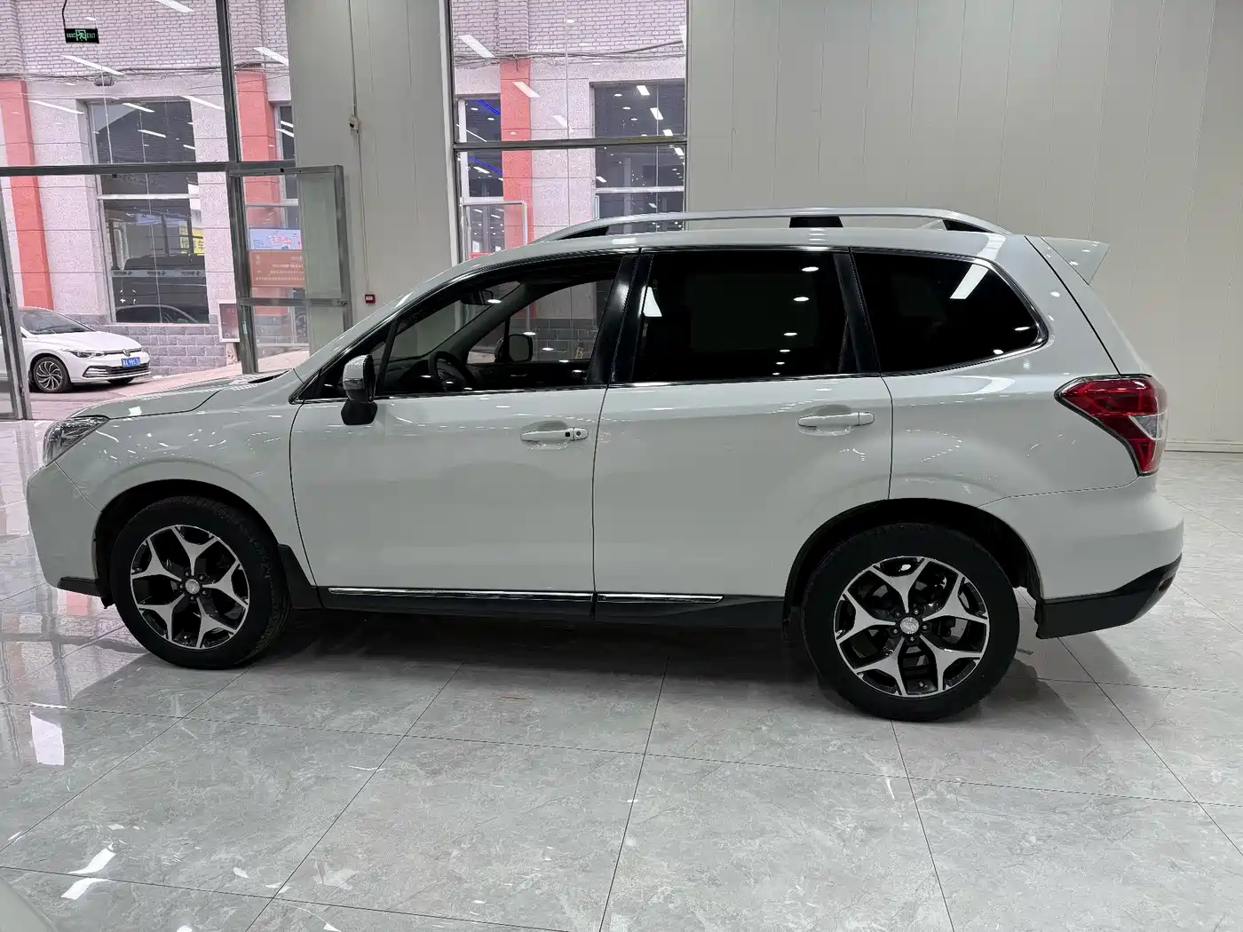 Subaru Forester 2015 2.0i Special Commemorative Edition фото 5