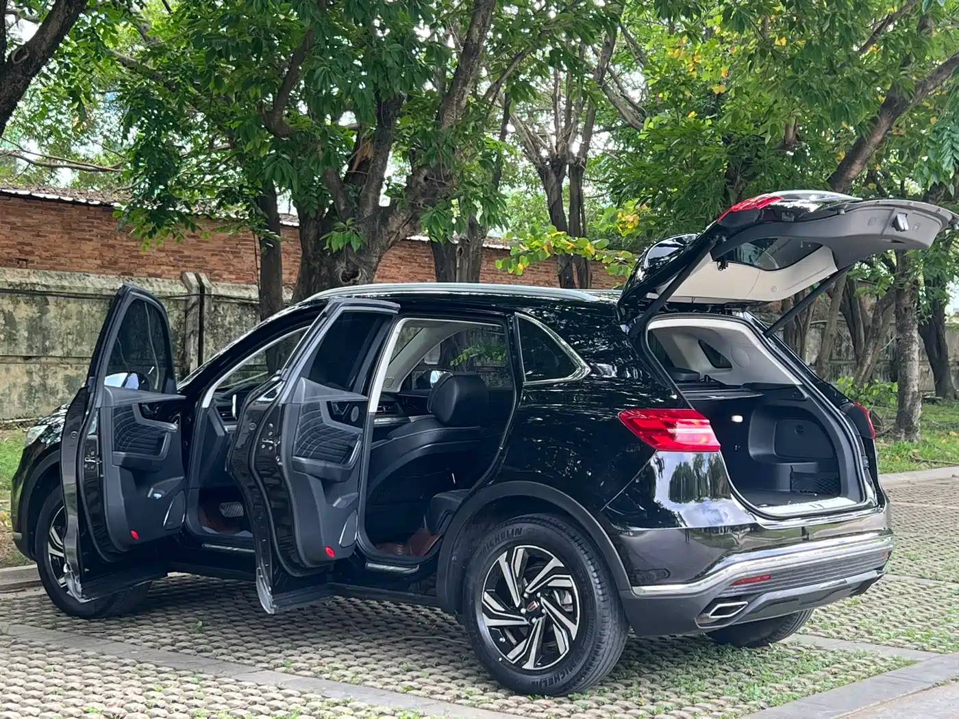 Hongqi HS5 2022 Facelift 2.0T Smart Flag Enjoyment Edition фото 18