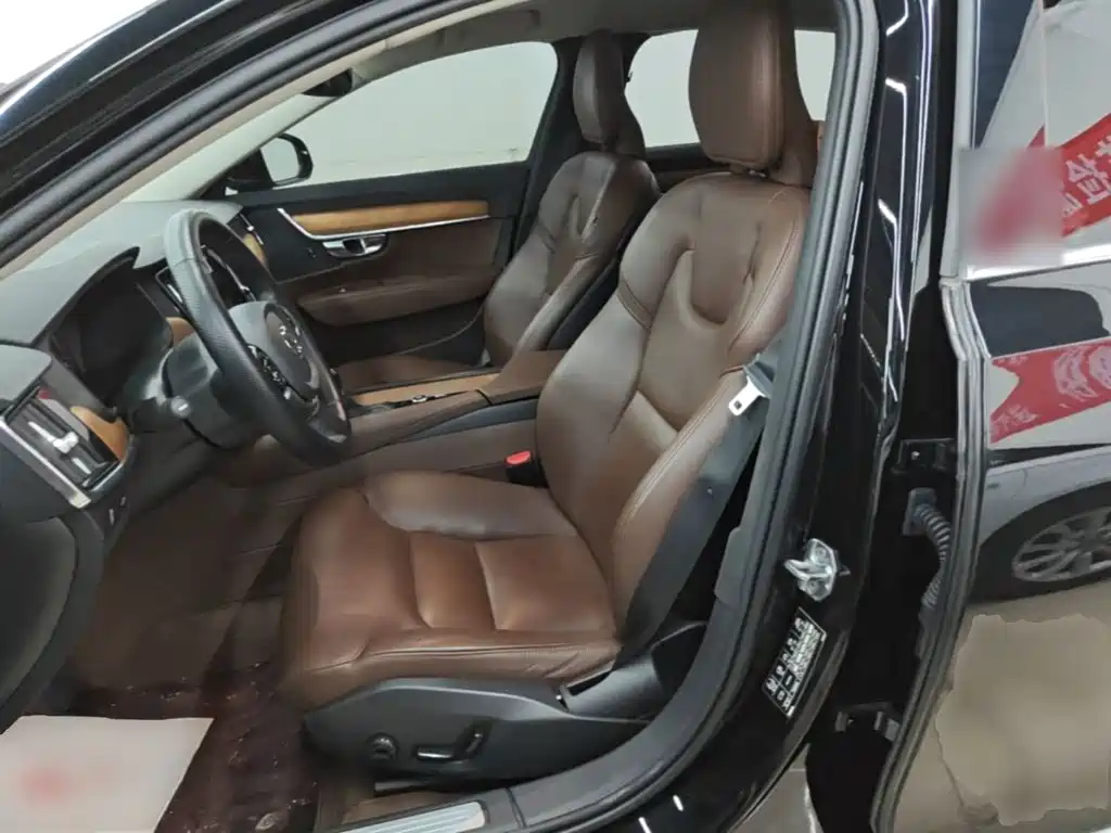 Photo 15 - Volvo S90