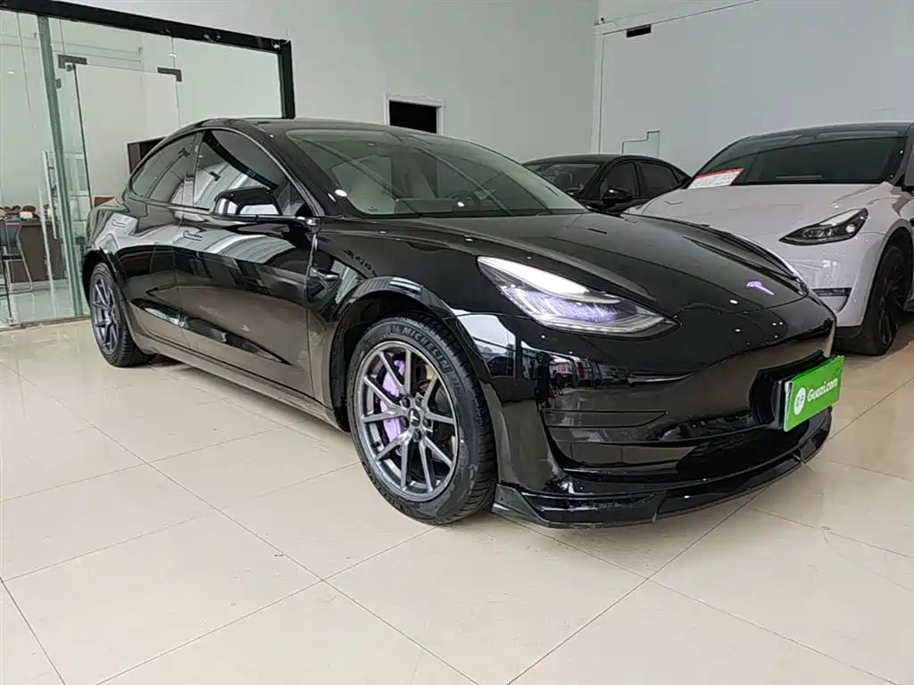TESLA MODEL 3