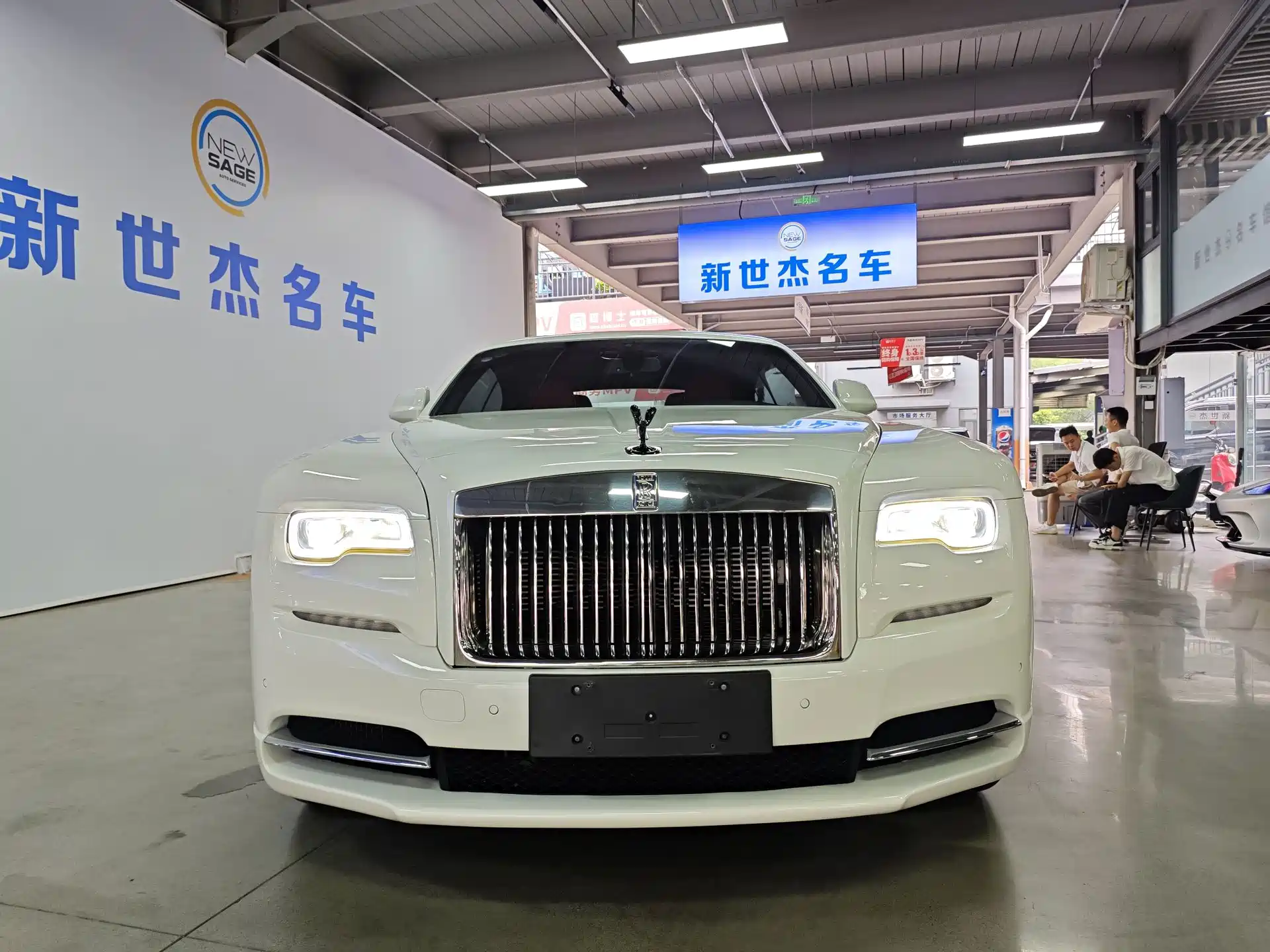 Фото 2 - Rolls-Royce Wraith