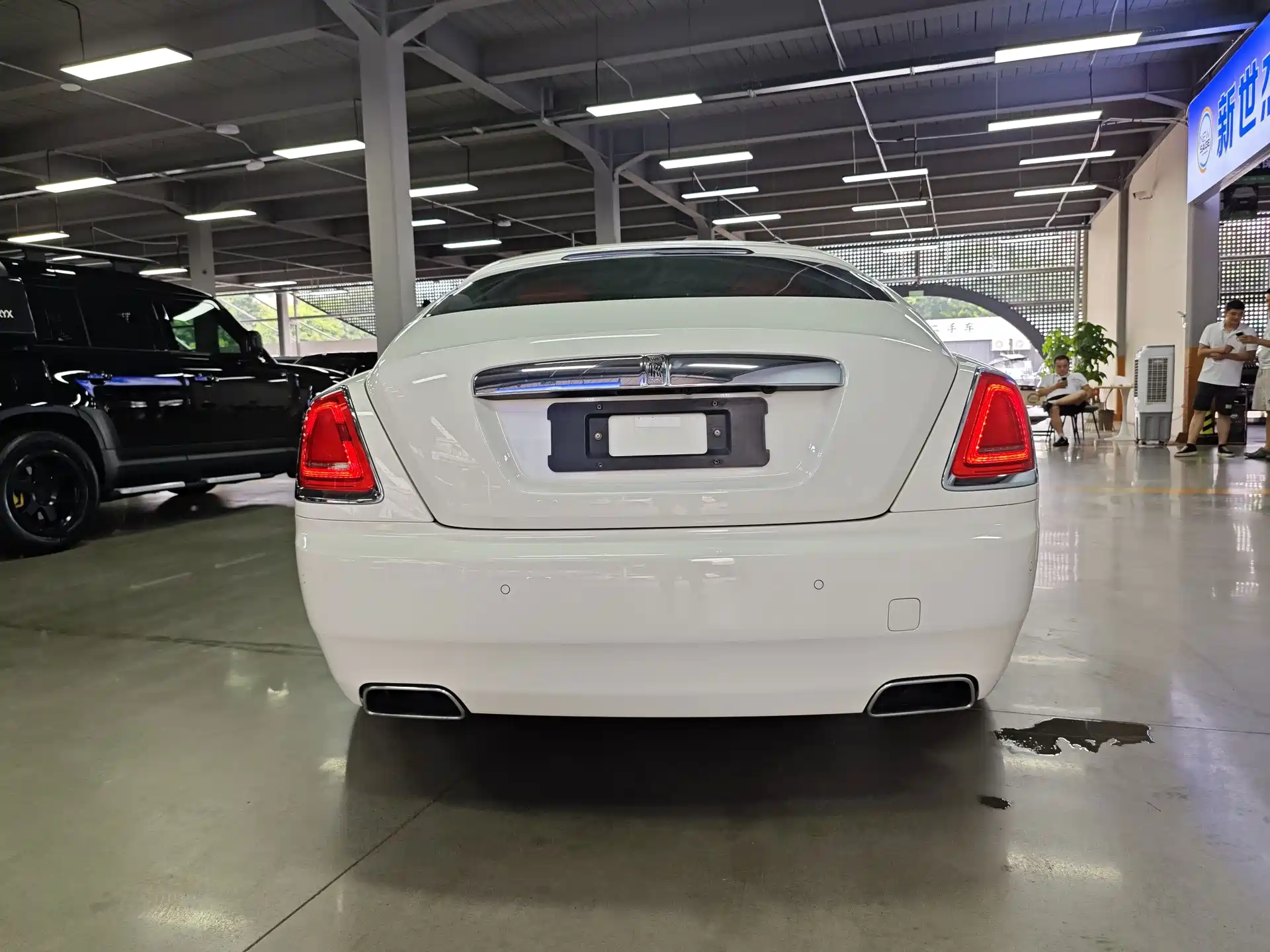 Фото 17 - Rolls-Royce Wraith
