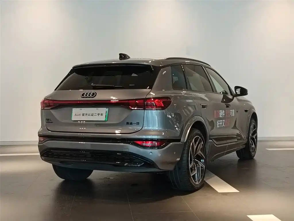 AUDI Q6L E TRON