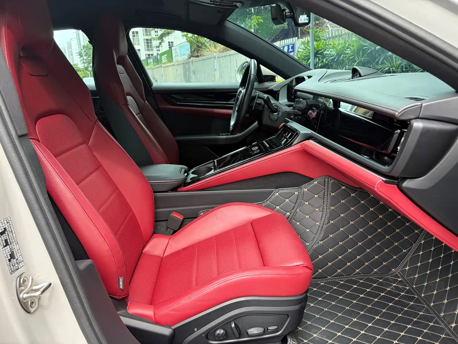 Photo 10 - Porsche Panamera