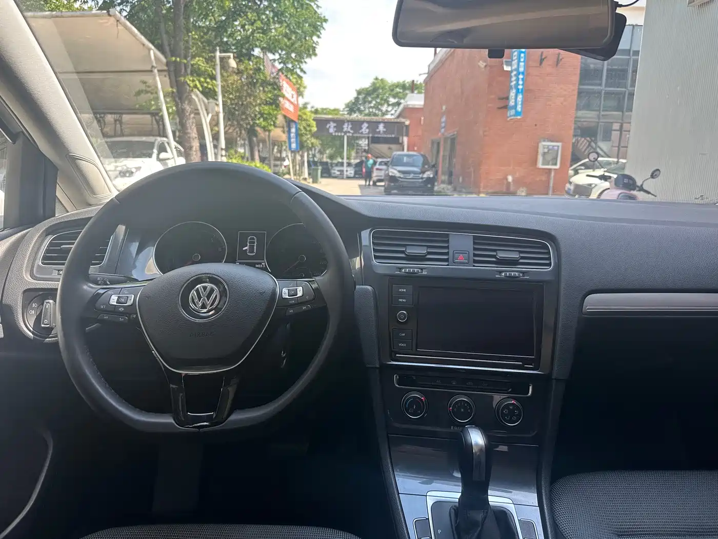 Volkswagen Golf 2019 1.6L Auto Comfort (China V) фото 8