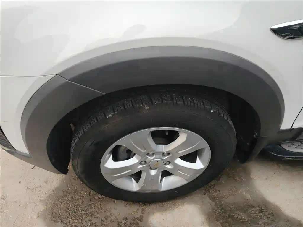 Chevrolet Captiva 2015 2.4L 2WD Urban Edition 5-seater фото 29