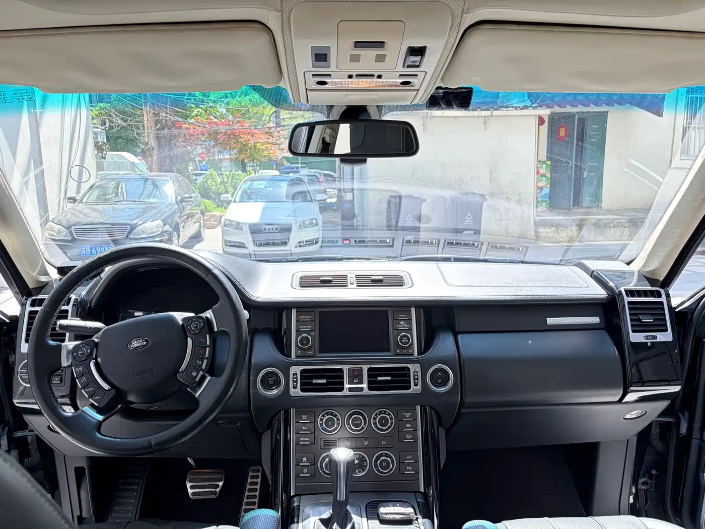 Land Rover Range Rover 2011 5.0 SC V8 Ultimate Edition фото 19