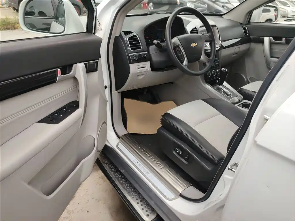 Chevrolet Captiva 2015 2.4L 2WD Urban Edition 5-seater фото 13