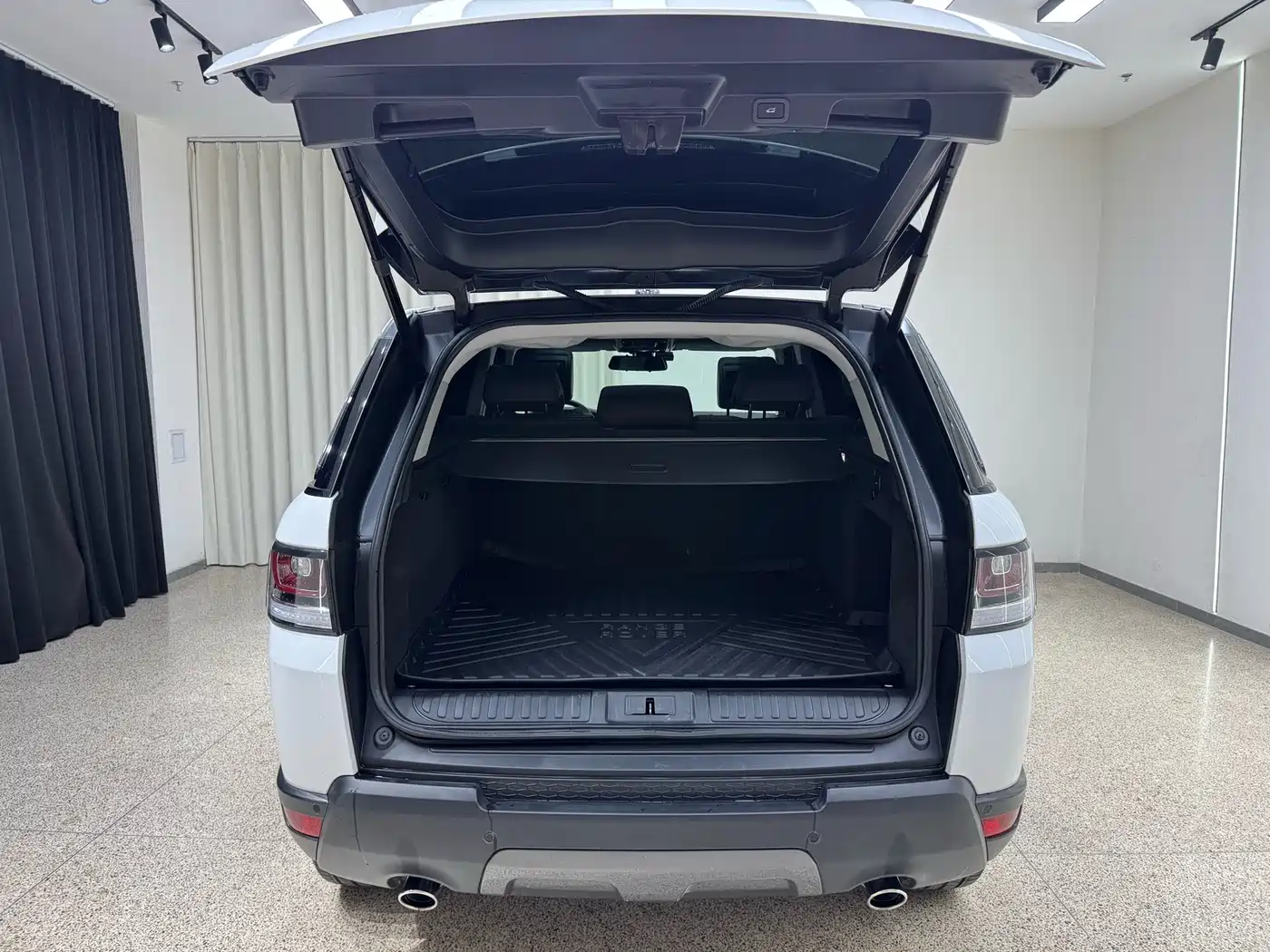 Land Rover Range Rover Sport 2016 Model 3.0 SC V6 HSE DYNAMIC фото 31