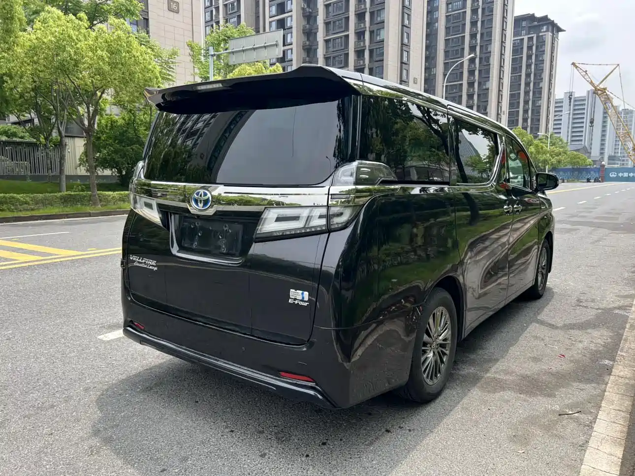Toyota Vellfire 2019 Hybrid 2.5L HV Premium Edition фото 4
