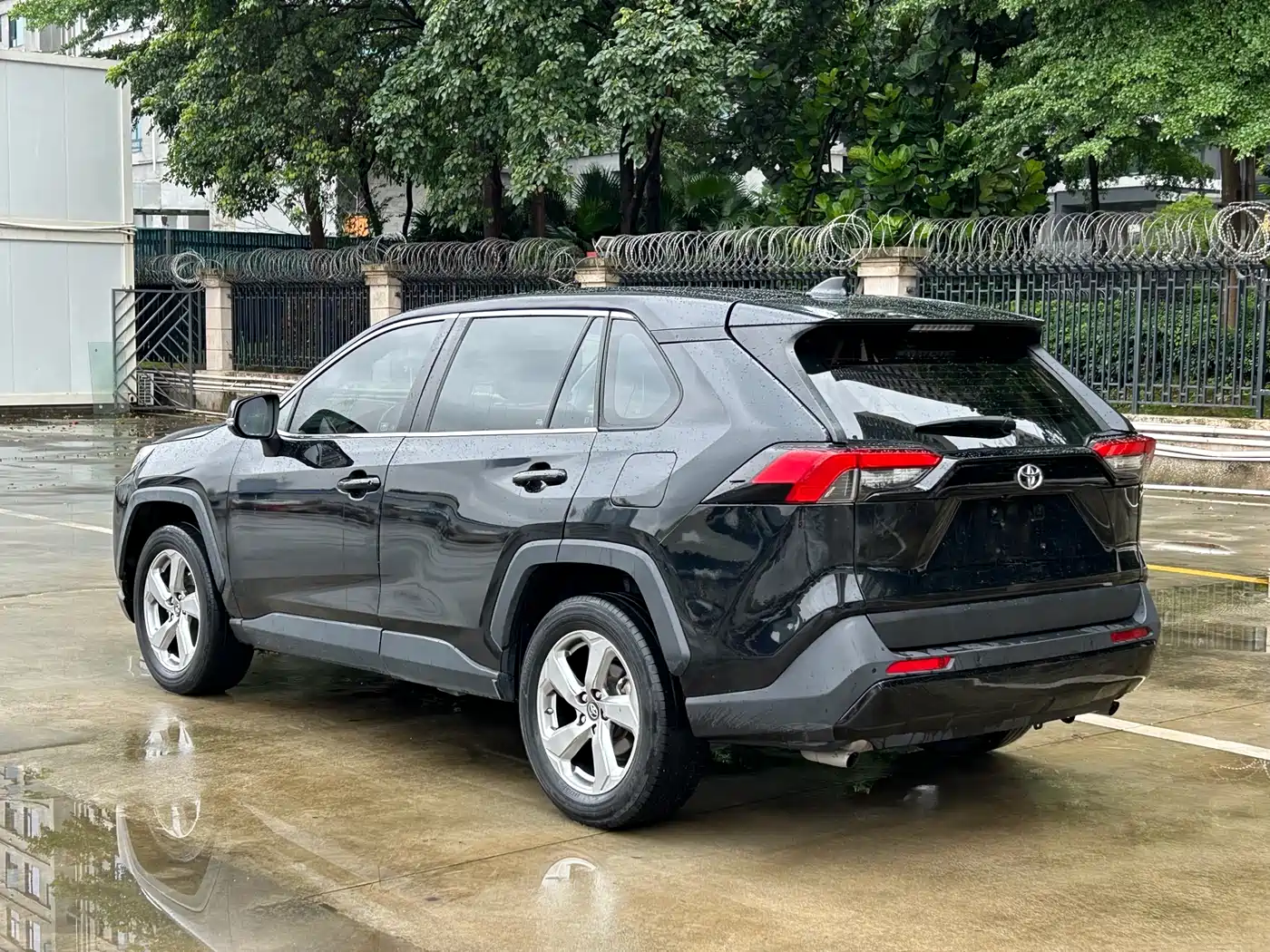 Toyota RAV4 Rongfang 2023 2.0L CVT FWD Style Plus Edition фото 3