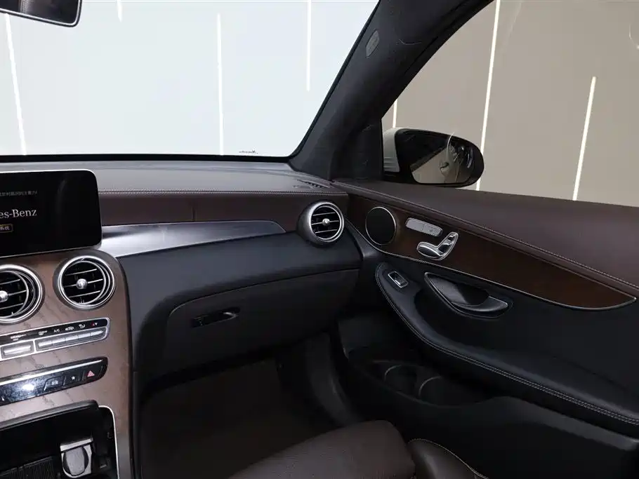 Mercedes-Benz GLC 2021 GLC 260 L 4MATIC Luxury фото 24