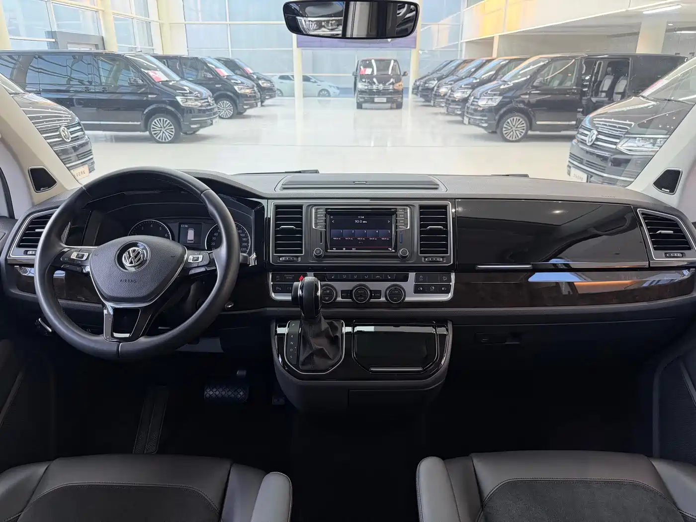 Volkswagen Multivan 2019 2019 2.0TSI 4WD Premium 7-seater
