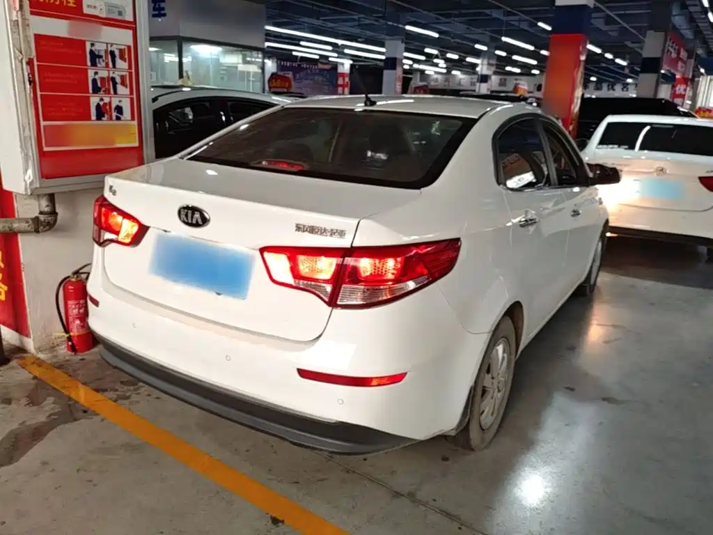 Kia K2 2017 2015 Sedan 1.4L AT GLS