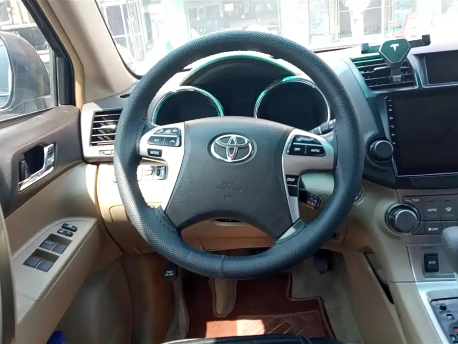 Toyota Highlander 2012 2.7L 2WD 7-Seater Luxury Edition фото 15