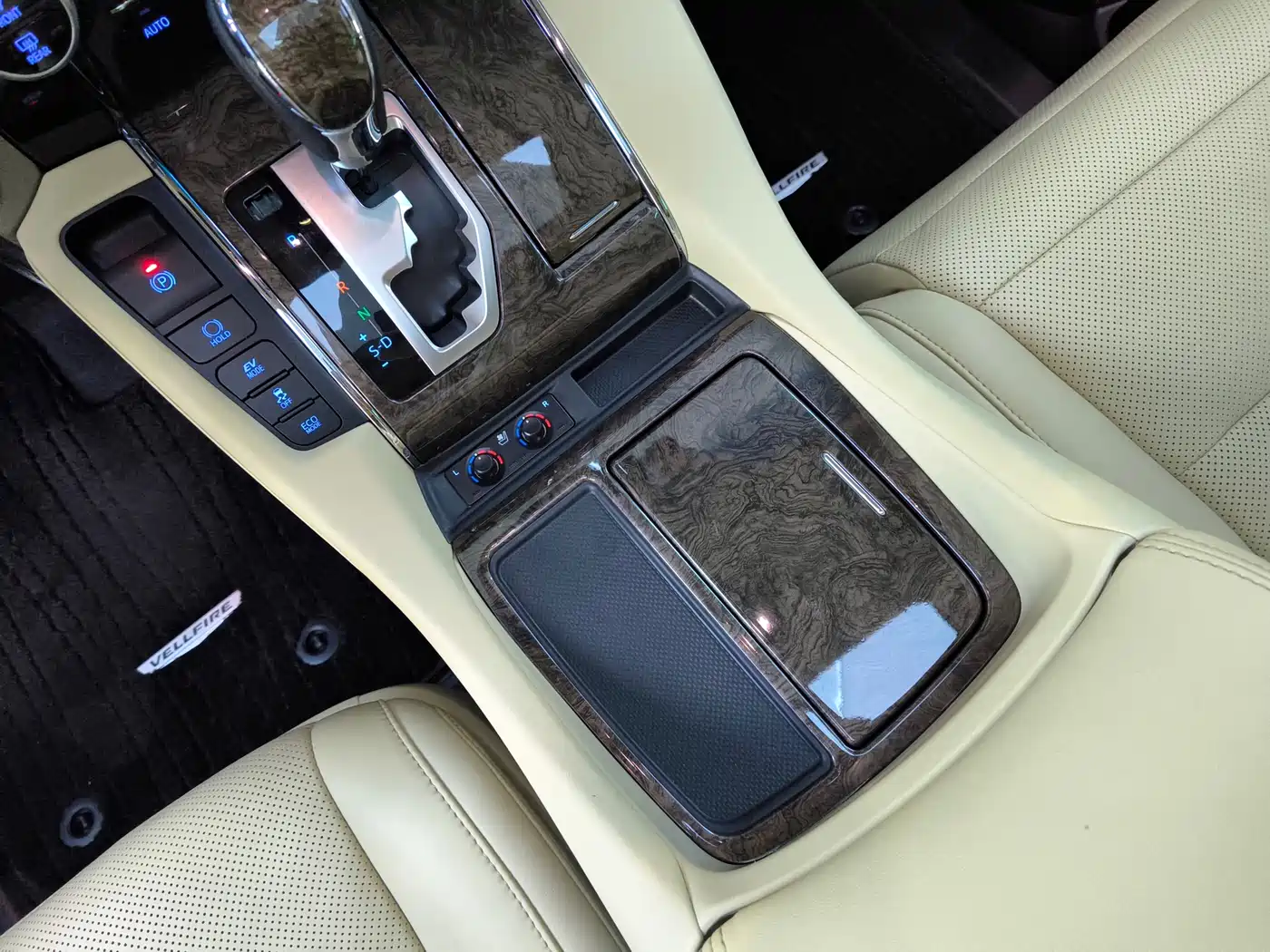Toyota Vellfire 2019 Hybrid 2.5L HV Premium Edition фото 10