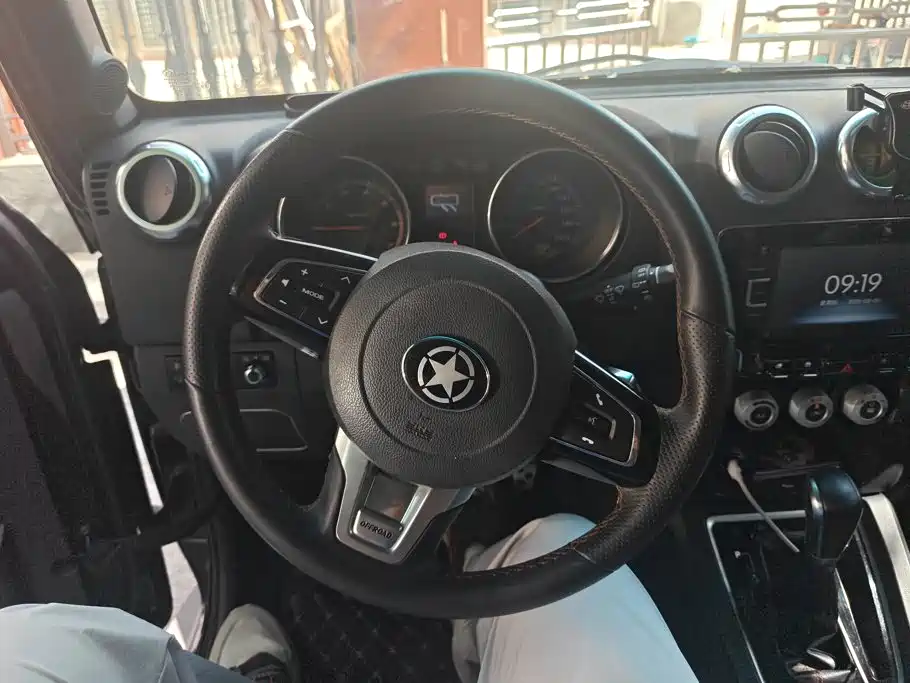 BAIC ORV Beijing Offroad BJ40 2016 2016 Model 40L 2.3T Automatic 4WD Exclusive