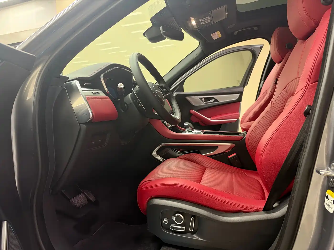 Фото 9 - Jaguar F-PACE