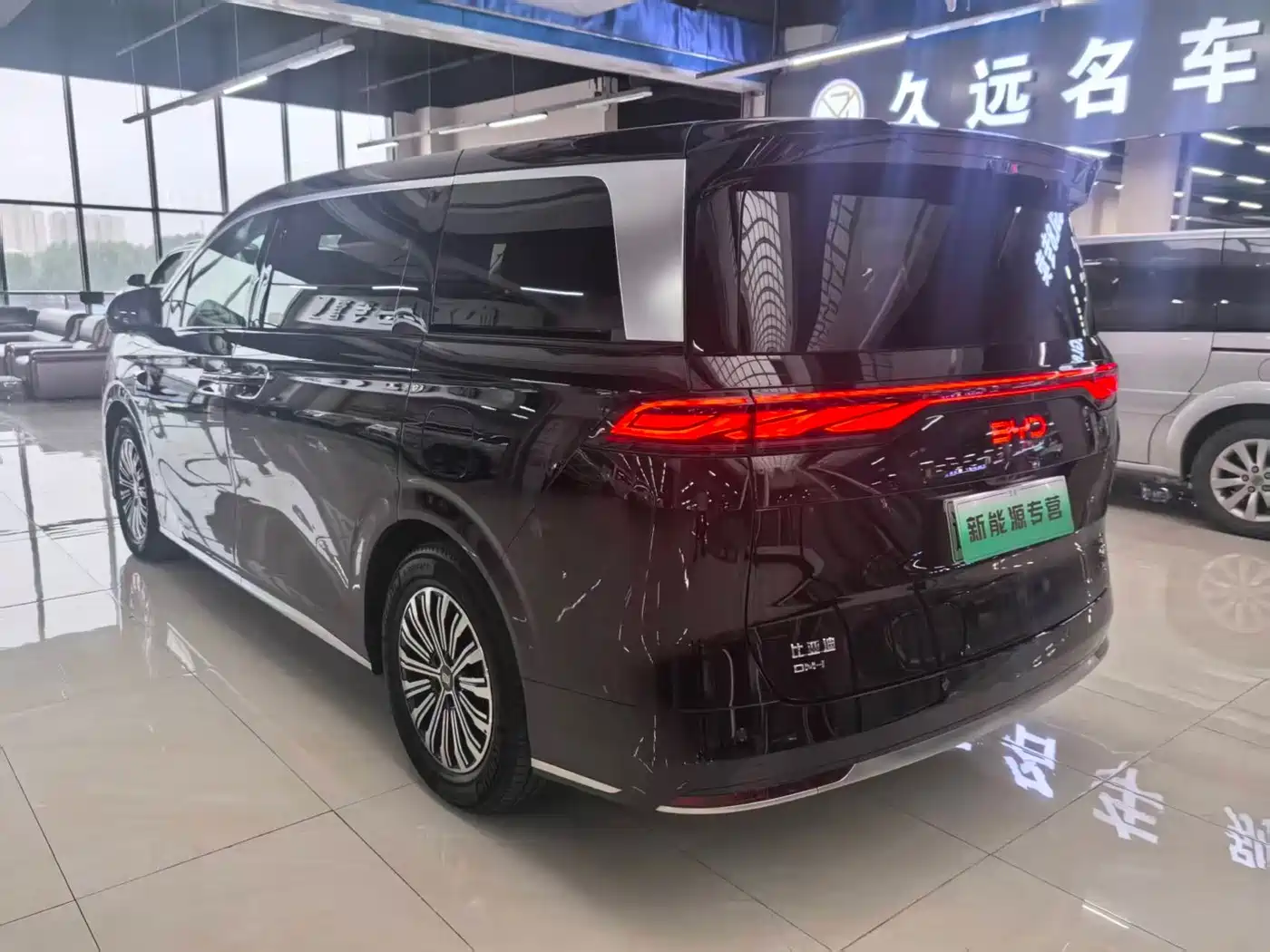 BYD Xia 2025 2025 DM-i 1.5T 180km Surpass Edition