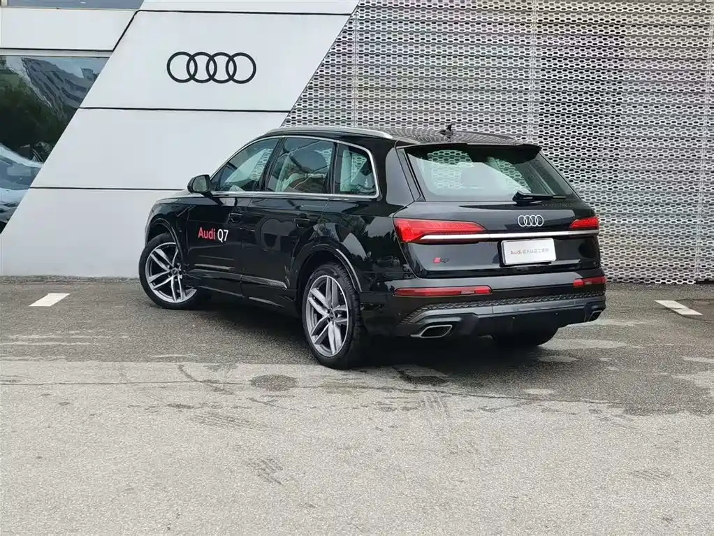 Audi Q7 2025 55 TFSI quattro S line Sport фото 7