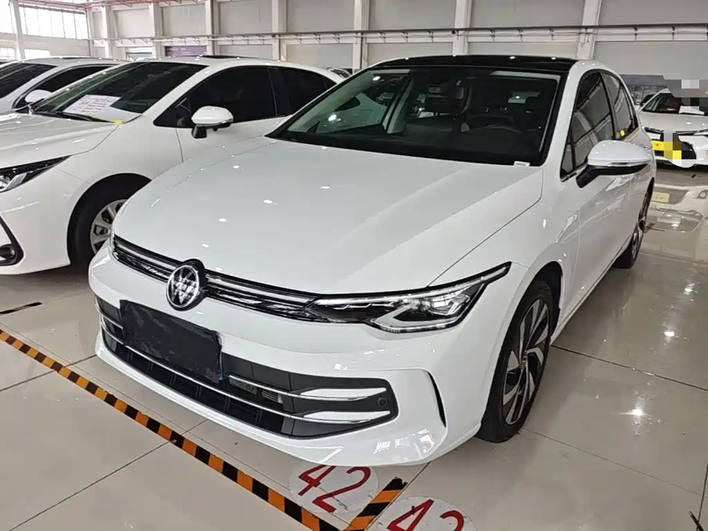 Photo 2 - Volkswagen Golf