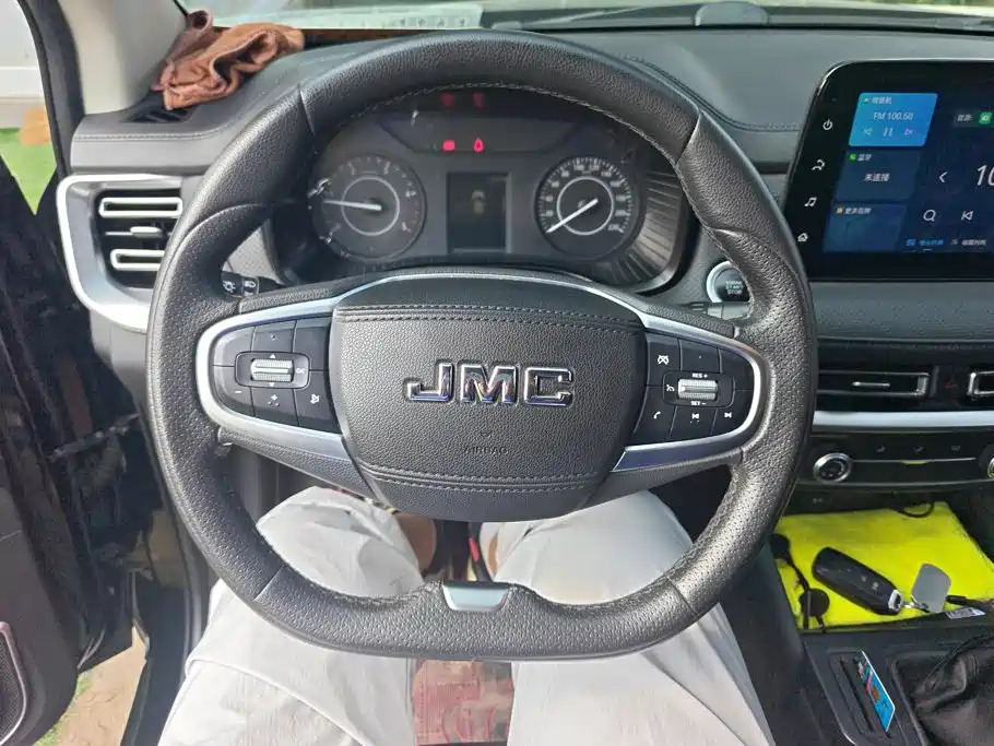 Jiangling Yuhu 7 2022 2022 2.0T Manual Diesel 2WD Comfort Standard Wheelbase