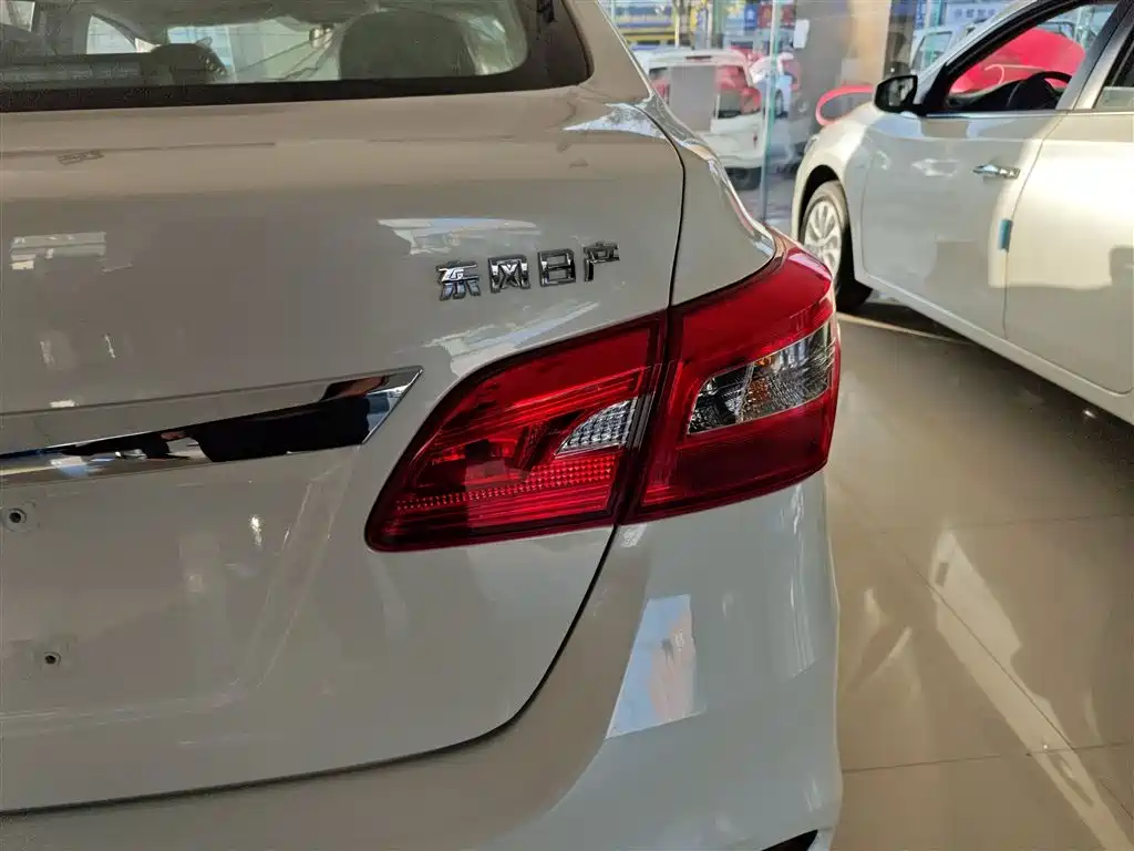 Nissan SYLPHY, миниатюра 8
