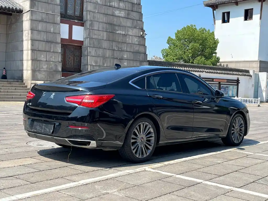Фото 18 - Hongqi H5