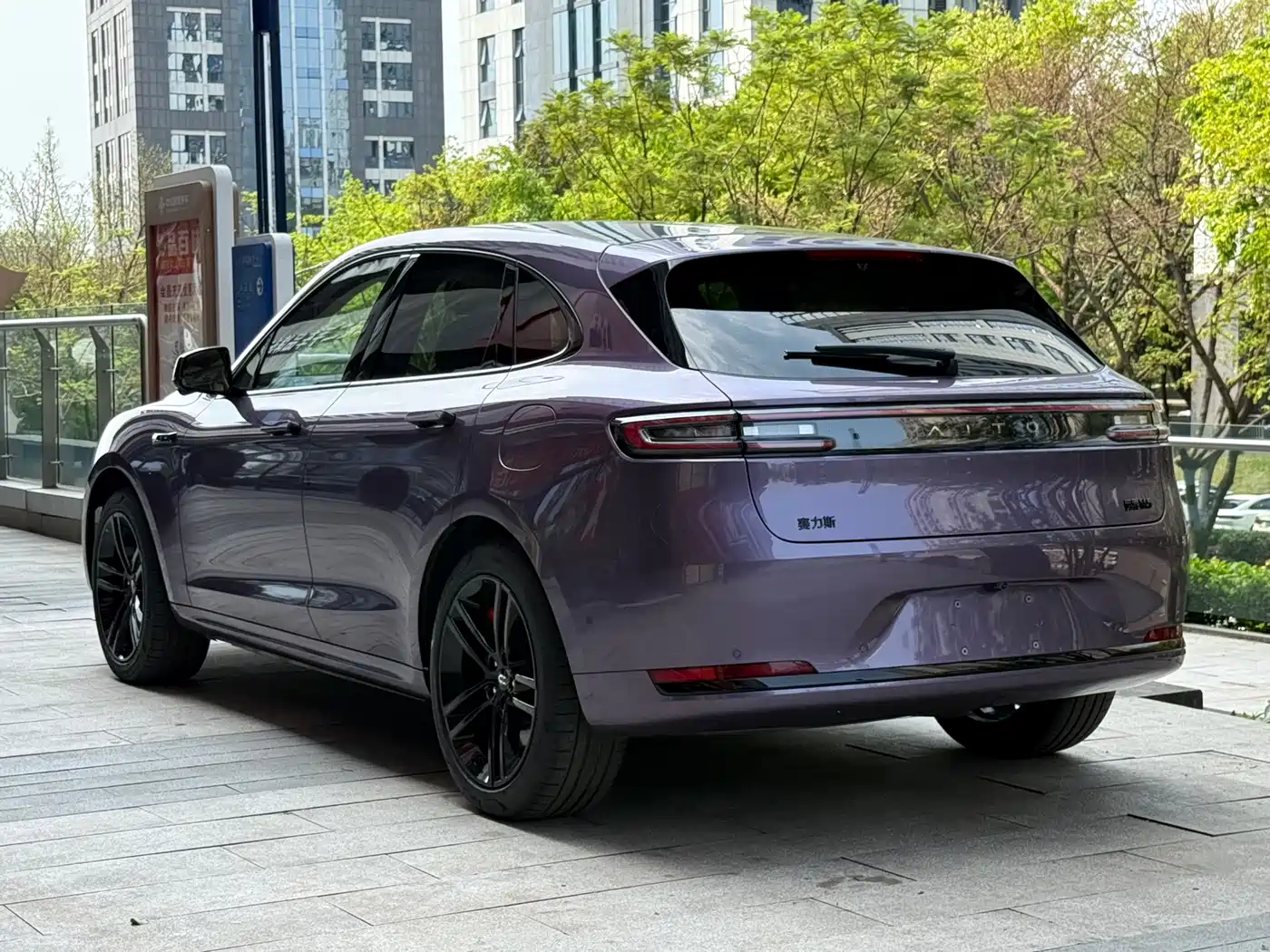 AITO Wenjie AITO M5 2025 Extended Range Ultra AWD фото 4