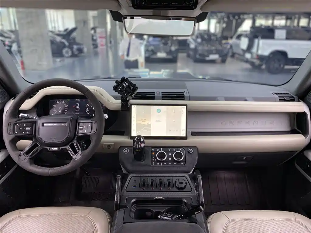 Land Rover Defender 2022 110 P400 Dark Special Edition фото 7
