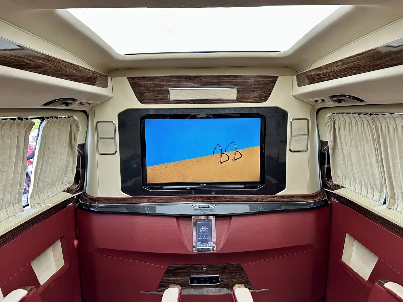 Mercedes-Benz V-Class 2017 Model V 260 L Premium Extended Edition фото 15